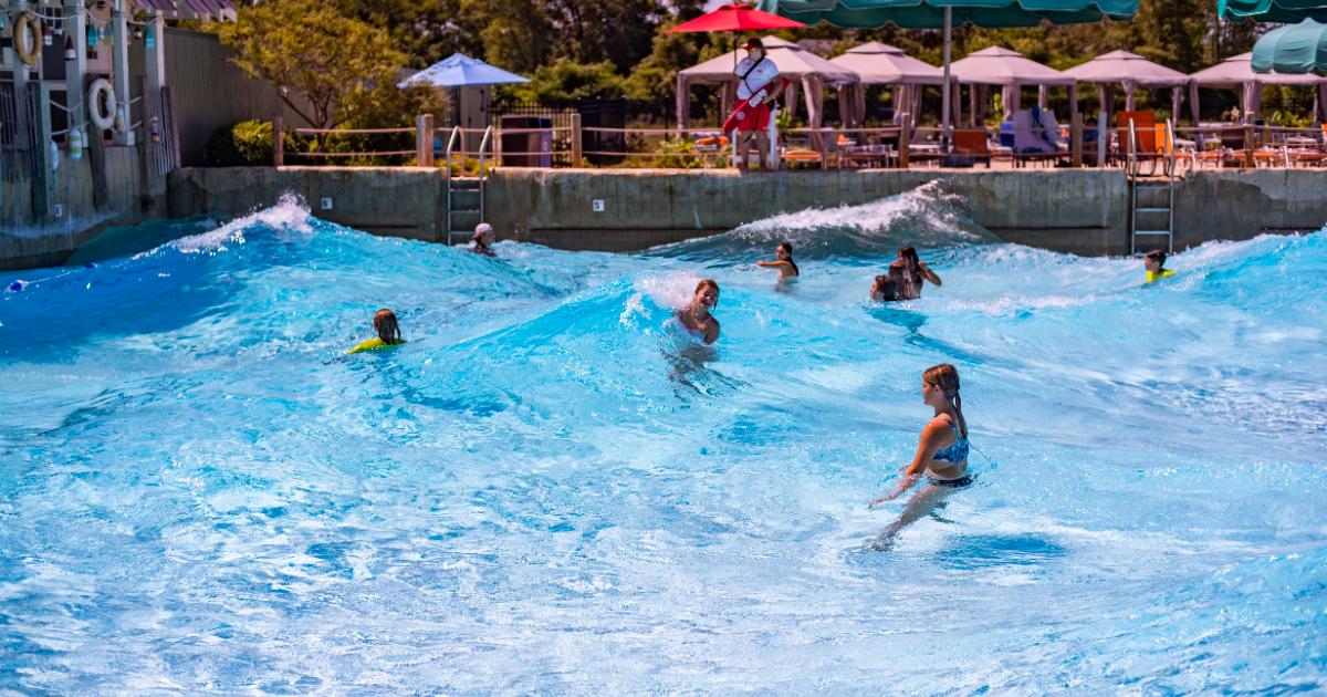 Side view with waves on