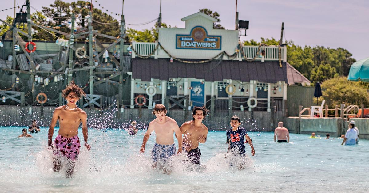 Kids running out of Wave Pool